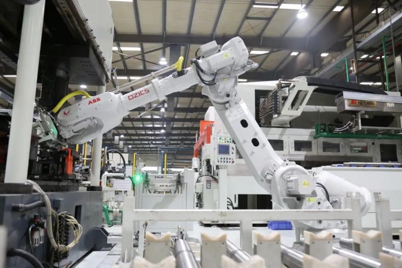 阳和工业新区 智能产线投产，机器人助力产业升级